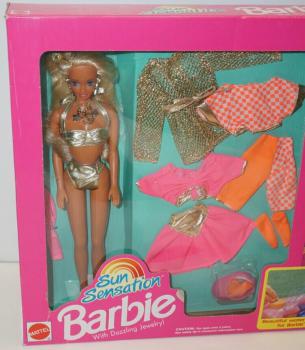 Mattel - Barbie - Sun Sensation - Spray & Play Fun Gift Set - Doll